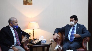وزير الرياضة مع رئيس اتحاد الرجبي