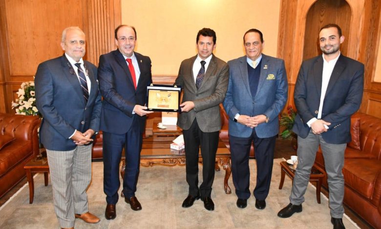 وزير الرياضة ورئيس الإفريقي للرجبي