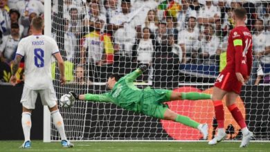 مفاجأة..كورتوا منقذ ريال مدريد في نهائي دوري الأبطال أمام ليفربول لعب مصابا
