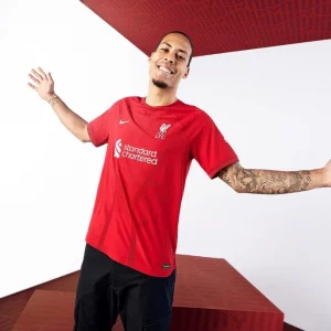 ليفربول يثير الجدل بالإعلان عن قميصه الجديد بدون محمد صلاح