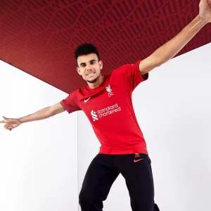 ليفربول يثير الجدل بالإعلان عن قميصه الجديد بدون محمد صلاح