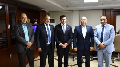 وزير الشباب الرياضة يلتقى رئيس الاتحاد الإفريقى للكاراتيه