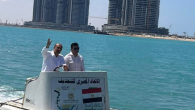 وزير الرياضة مع رئيس اتحاد التجديف