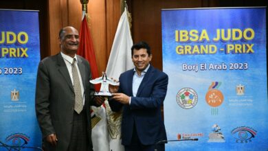 وزير الرياضة مع رئيس الاتحاد المصري للمكفوفين