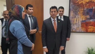 وزير الشباب والرياضة يتابع سير العمل داخل ديوان الوزارة بالحى الحكومى بالعاصمة الإدارية