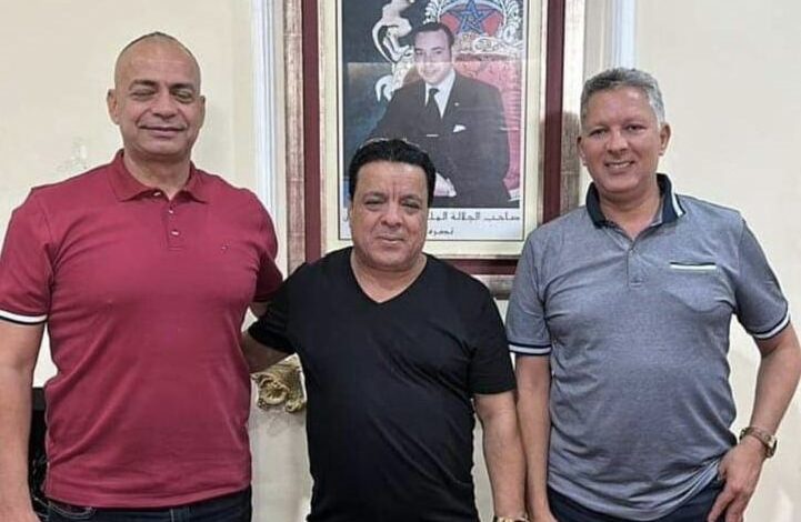 ايمن صلاح رفقة مسؤولي الاتحاد المغربي لليد