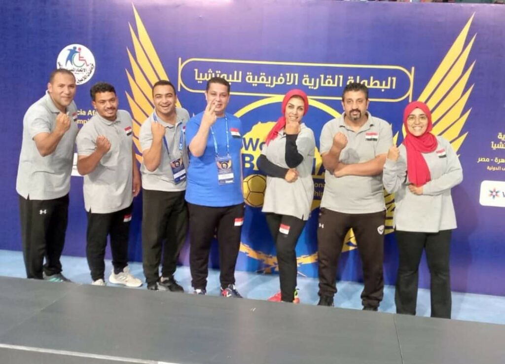 مدرب منتخب البوتشا مع اللاعبين