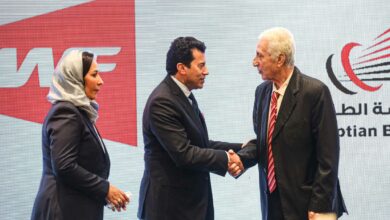 رئيس اتحاد الريشة الطائرة مع وزير الرياضة