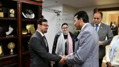 وزير الشباب والرياضة يكرم أول غطاس مصري من متلازمة داون
