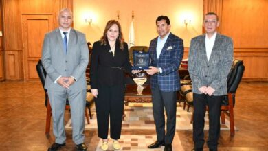 وزير الرياضة يلتقي رئيس الاتحاد الافريقي للكرة الطائرة