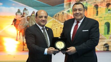 سفير مصر في تونس يتسلم درع الاتحاد الأفريقي للجمباز