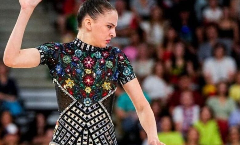 علياء صالح لاعبة منتخب مصر للجمباز الإيقاعي