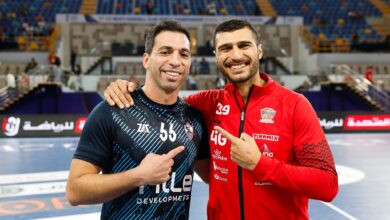 احمد الاحمر رفقة يحيى الدرع قبل مواجهة الزمالك وفيزبريم المجري