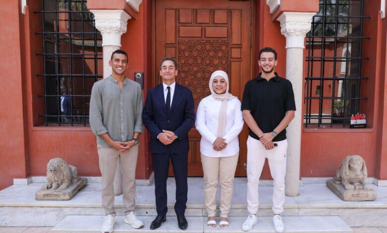 السفير الفرنسي بالقاهرة مع أبطال أولمبياد باريس