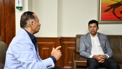 وزير الرياضة مع رئيس اللجنة المؤقتة لإدارة شئون اتحاد اليد
