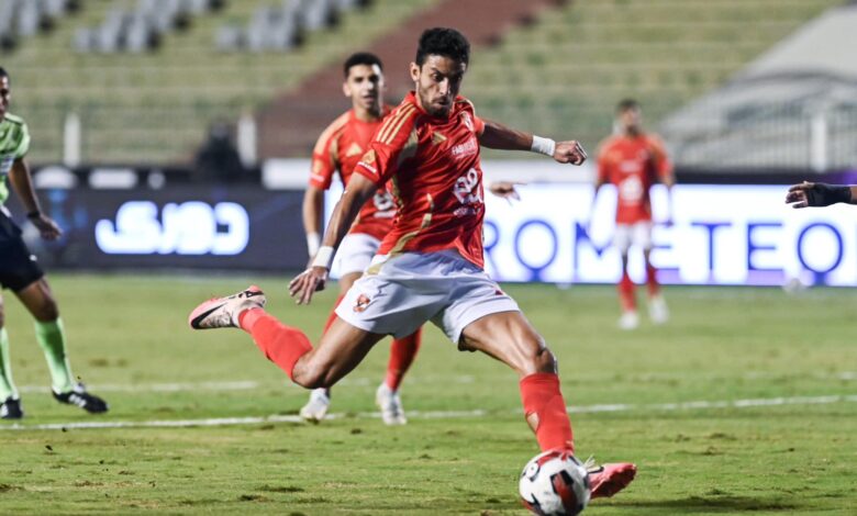 طاهر محمد طاهر لاعب الأهلي