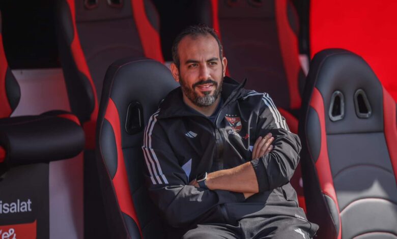 الدكتور أحمد جاب الله طبيب الفريق الأول لكرة القدم بالنادي الاهلي