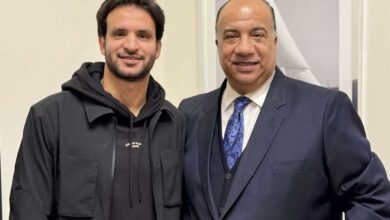 محمود علاء إلى جوار محمد مصيلحي رئيس نادي الاتحاد السكندري