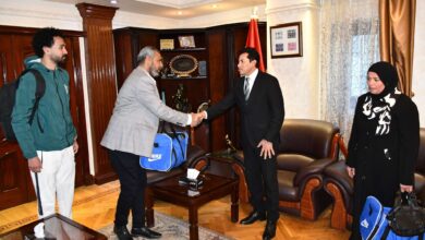 وزير الرياضة يلتقي أسرة فقيد التجديف محمد عمرو