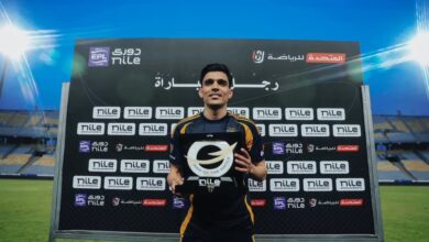 أشرف بن شرقي يفوز بجائزة رجل مباراة الأهلي وحرس الحدود