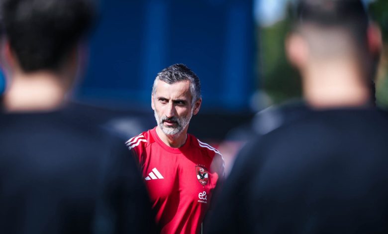 خوسيه ريبيرو المدير الفني للفريق الأول لكرة القدم بالنادي الأهلي